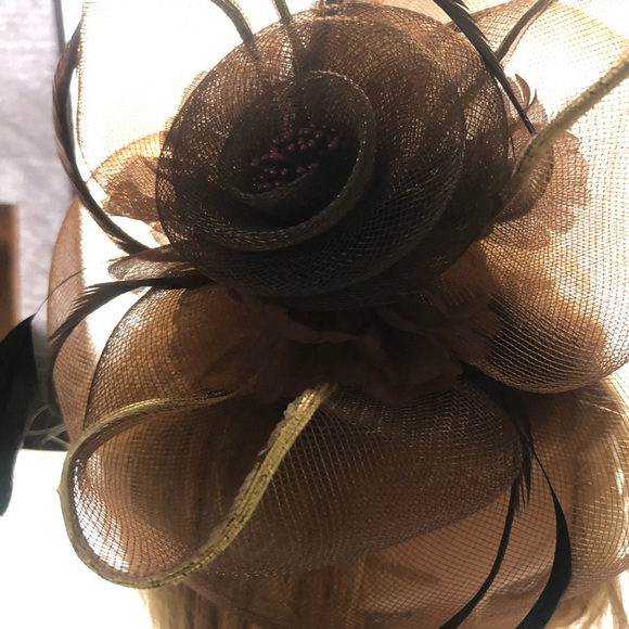 Elegant fascination in brown colours. Classic fascinator with feathers- used - Picture 2 of 8